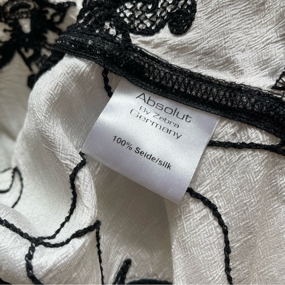 Absolut by Zebra White Silk Black Floral Embroidered Lagenlook Jacket EUC 3/XL - Picture 8 of 10